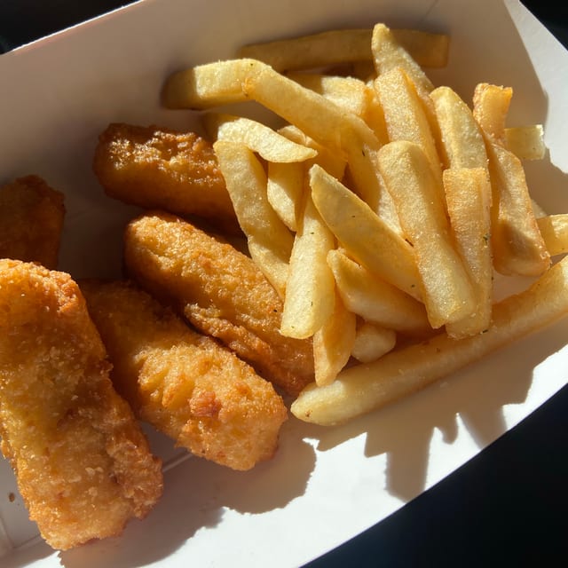 Cheese Sticks (5) & Fries.